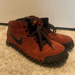 Unique Nike ACG